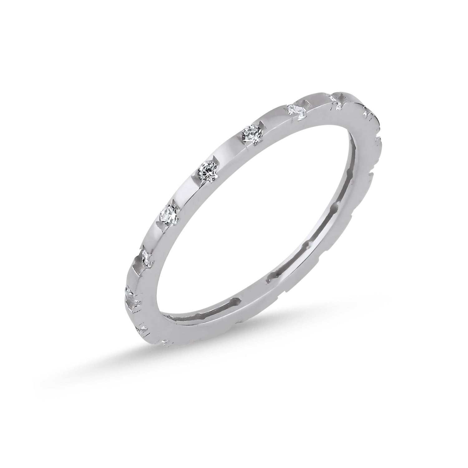 Starlite Ring mit Zirkonia, runder Bandring auf weißem Hintergrund.