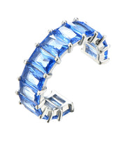 Verstellbarer Ring aus 925 Sterling Silber mit blauen Zirkonia im Baguette-Schliff, elegantes Design, modern und glänzend.