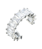 Verstellbarer Ring aus 925 Sterling Silber mit klaren Zirkonia im Baguette-Look; kühler Glanz, modernes, elegantes Design.