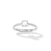 Verstellbarer Ring aus 925 Sterling Silber mit rundem Zirkonia in Krappenfassung und feiner Pavé-Schiene; elegantes Design.