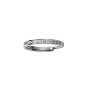 Schmaler verstellbarer Ring aus 925 Sterling Silber mit Zirkonia in Pavé- und Kanalfassung; minimalistischer, eleganter Look.