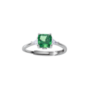 Verstellbarer Ring aus 925 Sterling Silber mit smaragdgrünem Zirkonia im Cushion-Schliff und klaren Seitensteinen; elegantes Design.