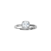 Verstellbarer Ring aus 925 Sterling Silber mit klarem Zirkonia im Kissenschliff und feinem Halo-Rahmen; elegantes, modernes Design.