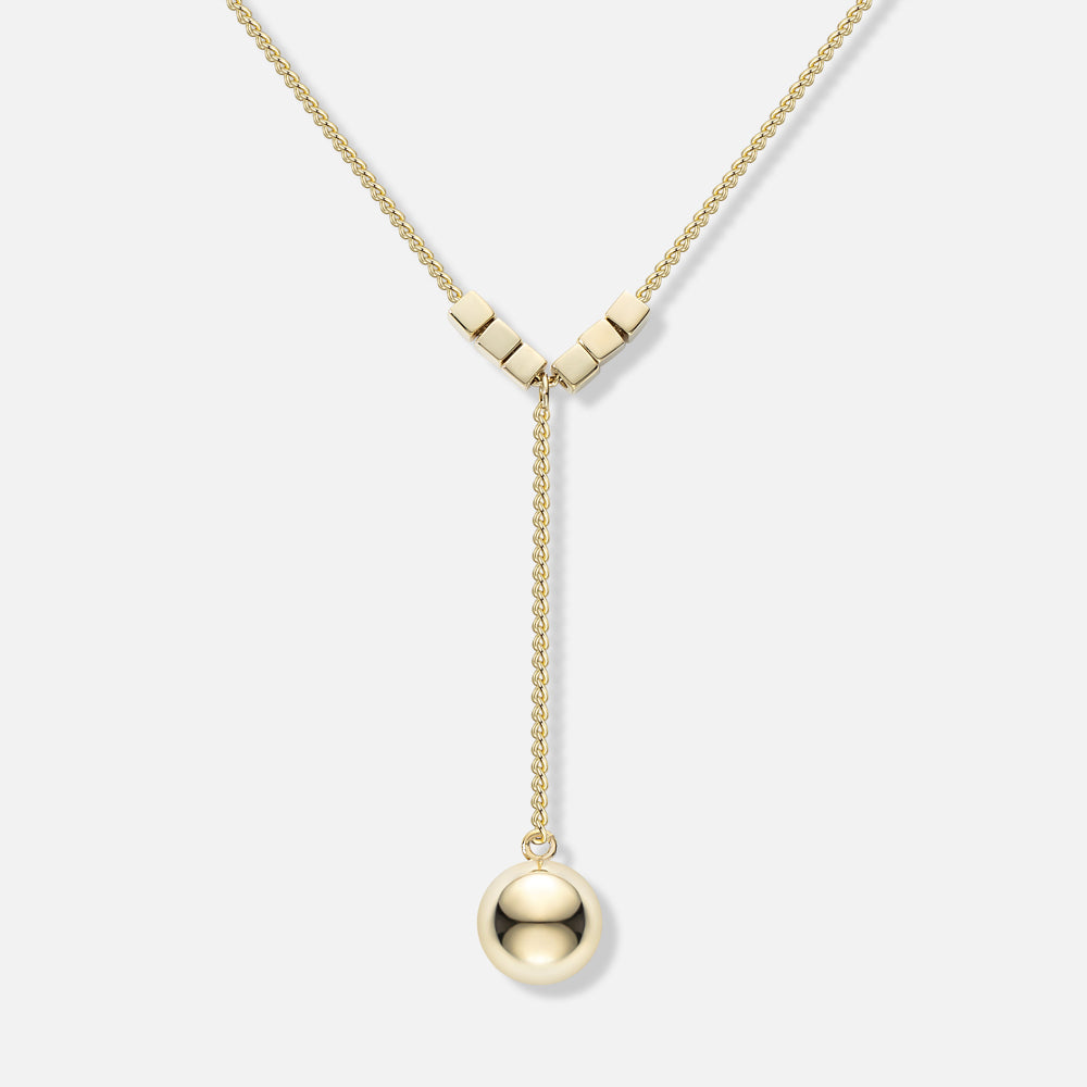 Liora Y-Halskette aus 925 Sterling Silber, 18K vergoldet: feine Ankerkette mit drei kleinen Würfel-Elementen und glänzendem Kugelanhänger.