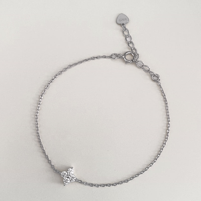 Zartes Stern-Armband aus 925 Sterling Silber mit Zirkonia auf filigraner Ankerkette, verstellbar