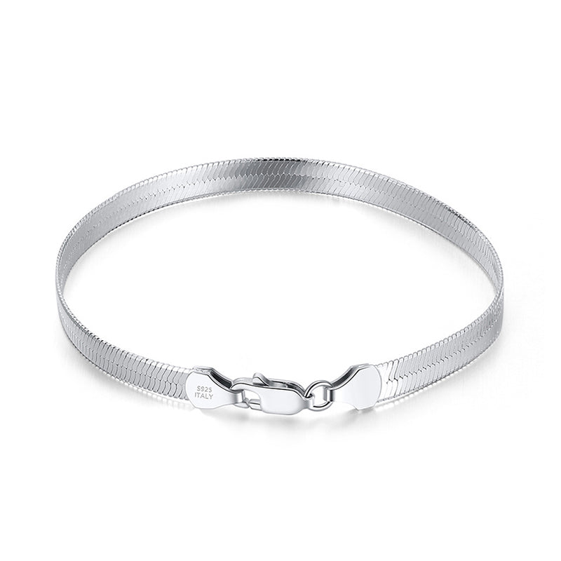 Flaches Herringbone Armband aus 925 Silber, italienischer Look, glänzend poliert, minimalistisch und stapelbar, wahlweise in Silber- oder Goldoptik.