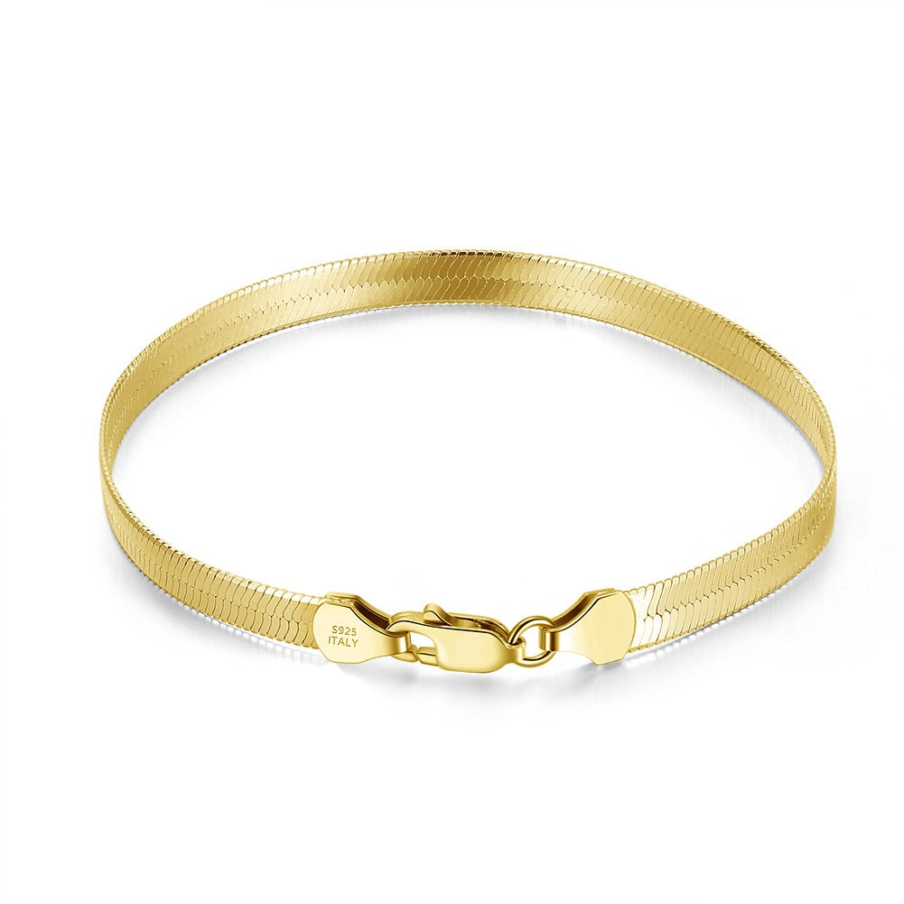 Flaches Herringbone Armband aus 925 Silber, italienischer Look, glänzend poliert, minimalistisch und stapelbar, wahlweise in Silber- oder Goldoptik.
