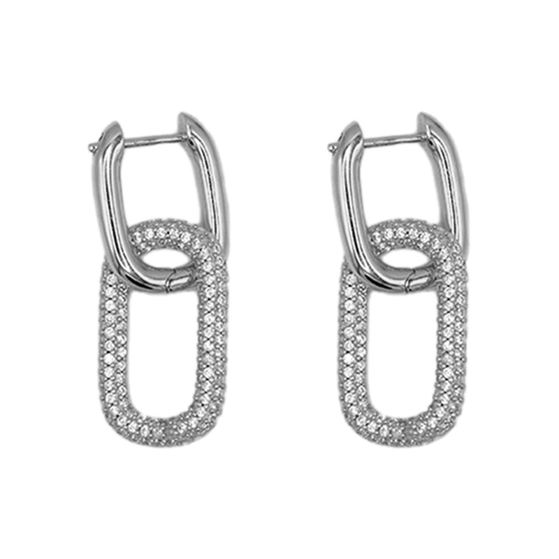 Elegante Ohrhänger aus 925 Sterling Silber mit pavégefassten Zirkonia und gliederförmigem Design, leicht und modern.