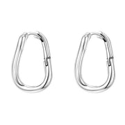 Polierte Kreolen in Tropfenform aus 925 Sterling Silber, minimalistisch und alltagstauglich, mit komfortablem Klickverschluss.