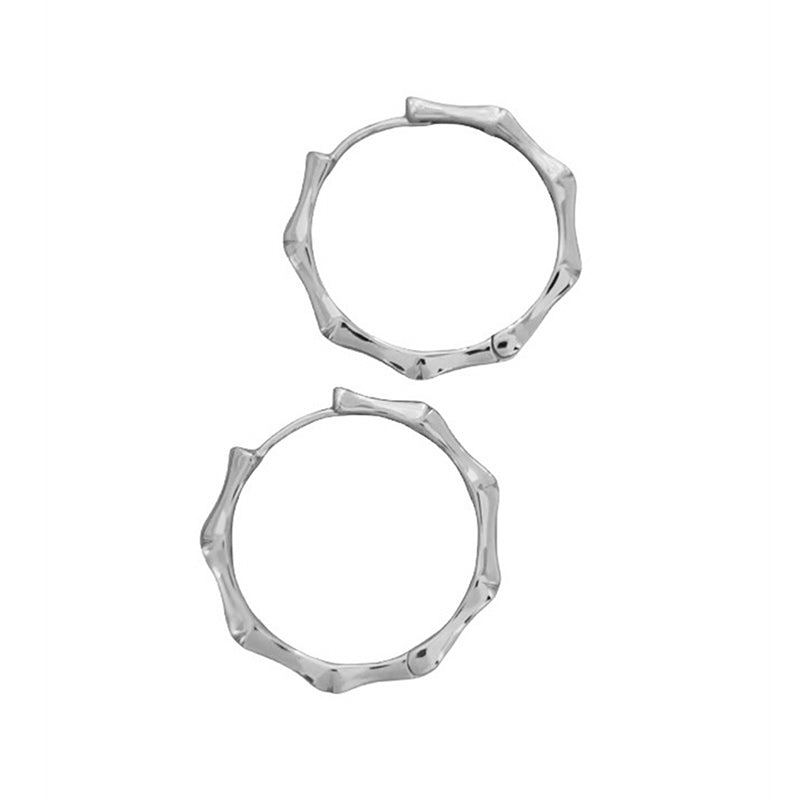 Kreolen im Bambus-Design aus 925 Sterling Silber, feine Struktur, polierte Oberfläche, leicht und alltagstauglich, ideal für Layering.