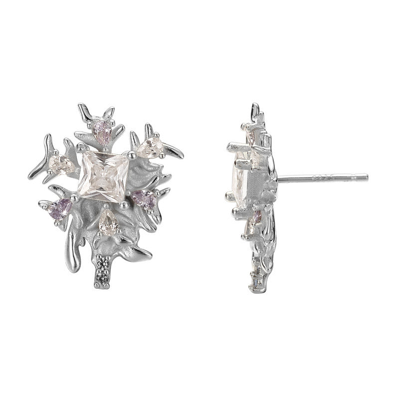 Filigrane Fiora Ohrstecker aus 925 Sterling Silber mit bunten Zirkonia in blütenartigem Design, polierte Oberfläche, elegante Mini-Größe.