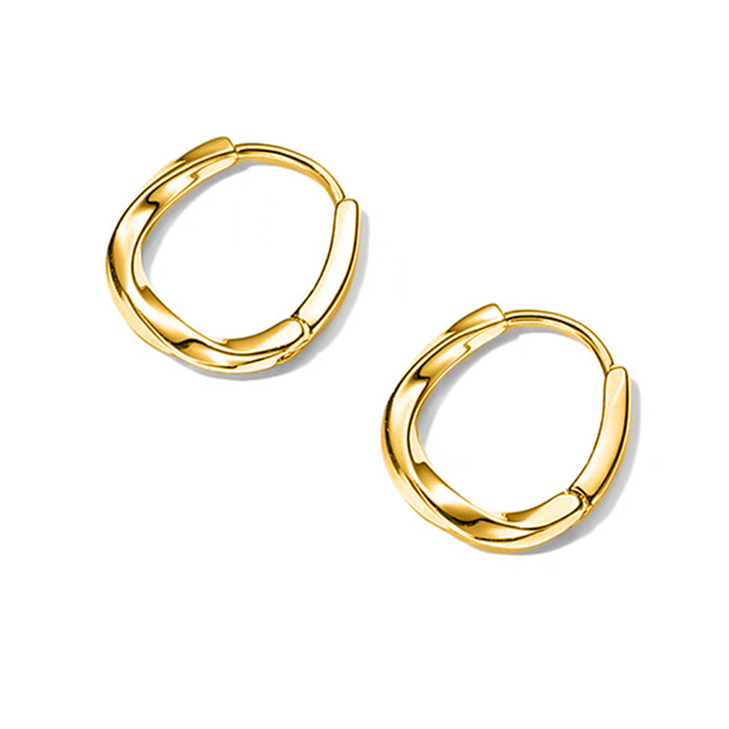 Geschwungene Kreolen aus 925 Sterling Silber, vergoldet oder rhodiniert, minimalistisches Design mit polierter Oberfläche.