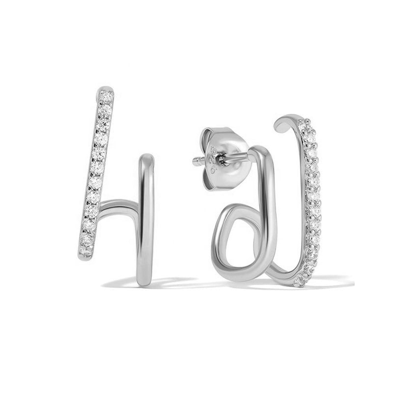 Ohrstecker Lia Sway aus 925 Sterling Silber, wahlweise vergoldet oder rhodiniert, mit gebogener Form und Zirkonia-Reihe.
