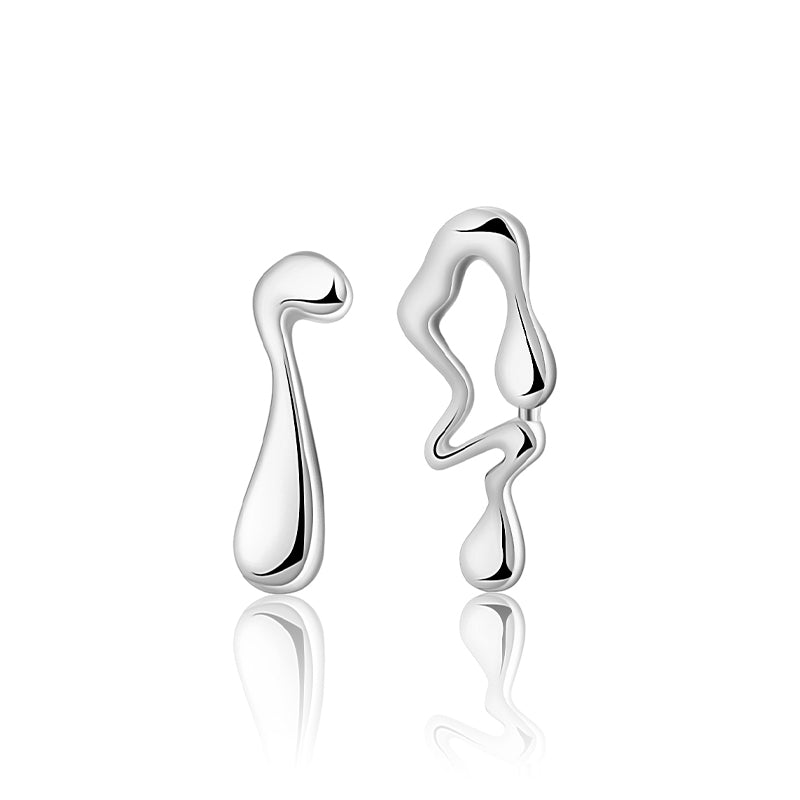 Magma Ohrstecker aus 925 Sterling Silber, wahlweise 18K vergoldet oder rhodiniert, in organisch-fließender Form.