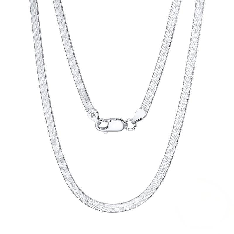 Serpina-Kette aus 925 Sterling Silber, 18K vergoldet oder rhodiniert, flache Schlangenstruktur mit seidig-glänzender Oberfläche.