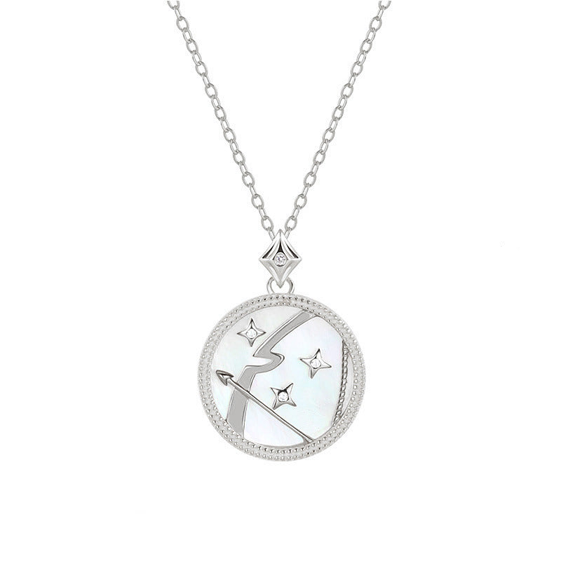 Schütze Sternzeichenkette aus 925 Sterling Silber mit Perlmutt und Zirkonia, runder Anhänger mit Pfeil-und-Bogen-Motiv und Sternenverzierung